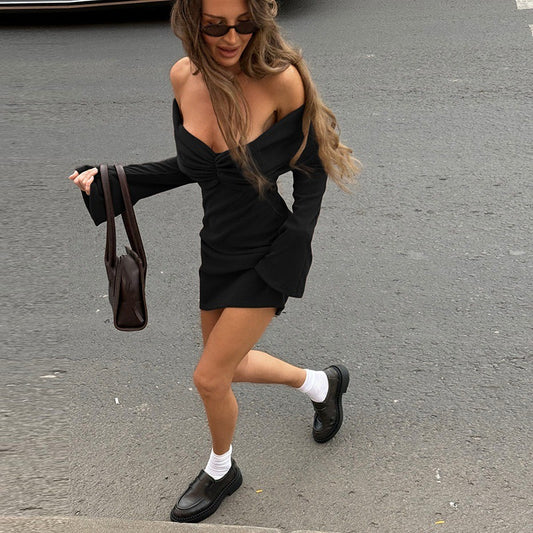 Robe minime ajustée pour femmes avec design sans épaule et fronces Chic und Stil