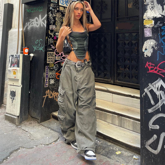 Cargo pants for women with versatile pockets and trendy fit Chic und Stil