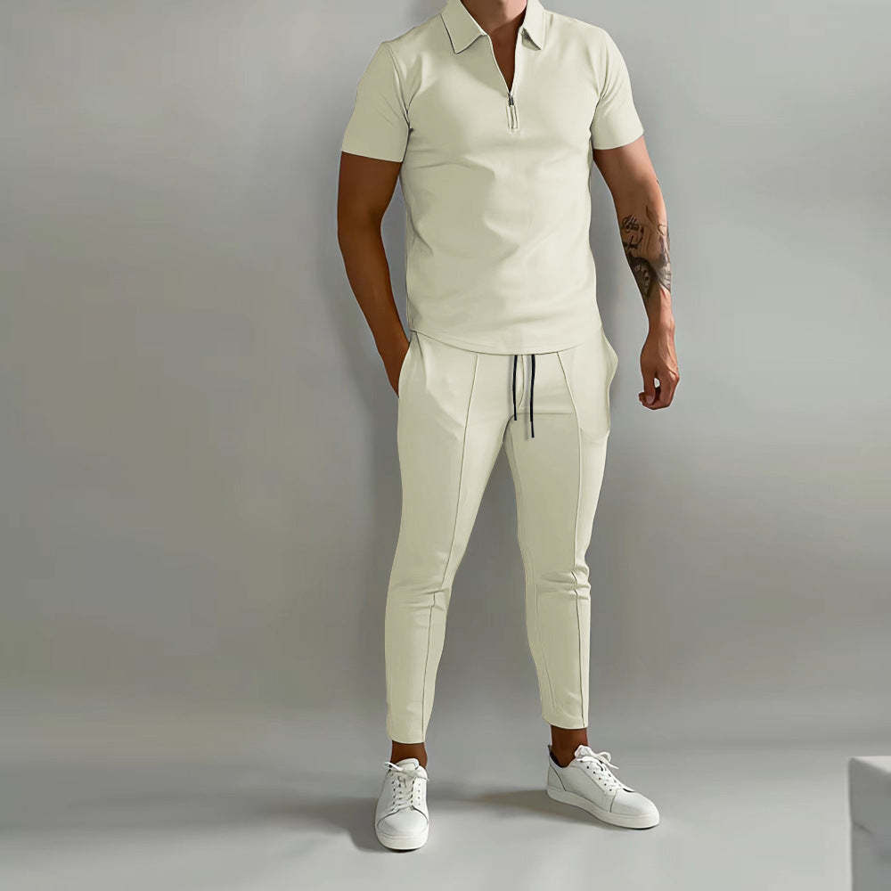 Chemise polo tendance pour hommes avec fermeture éclair de haute qualité et pantalon slim-fit stylé Chic und Stil