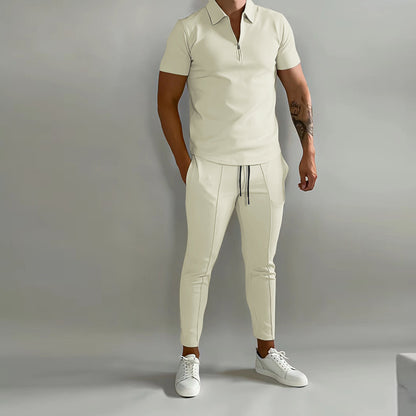 Chemise polo tendance pour hommes avec fermeture éclair de haute qualité et pantalon slim-fit stylé Chic und Stil