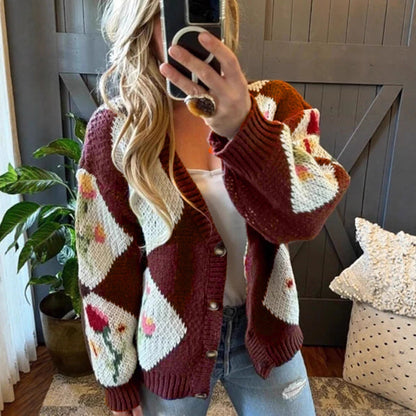 Veste en tricot pour femmes avec motif floral et design de boutons décoratifs Chic und Stil