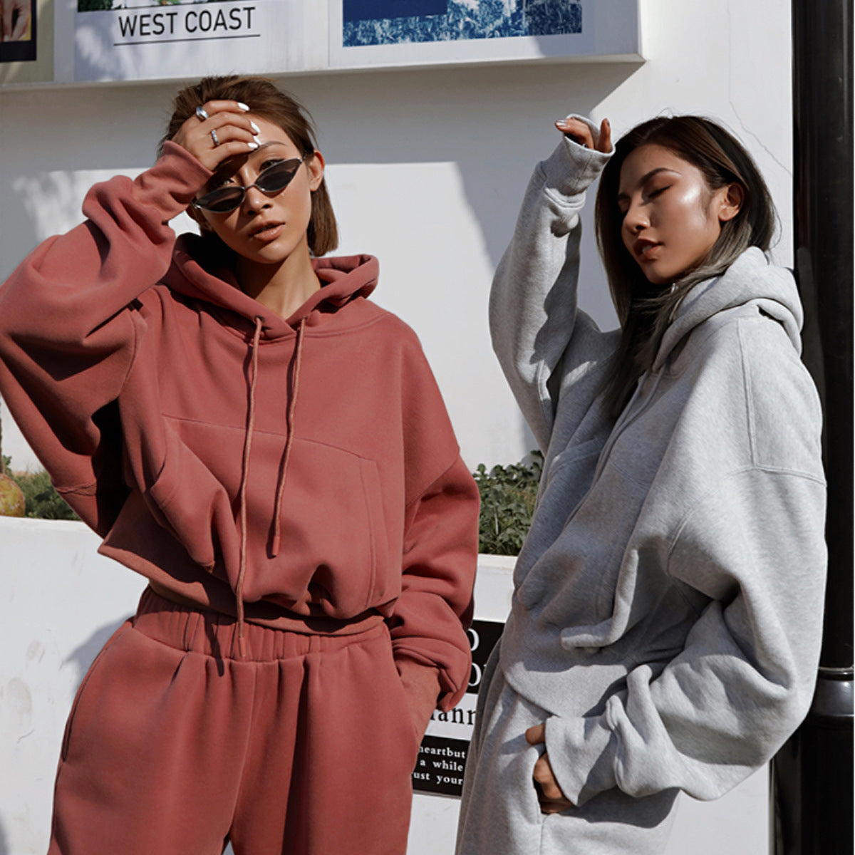 Oversized comfortable hoodie set for women and chic jogger pants