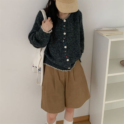 Cardigan pour femmes avec des détails de boutons colorés et un design fluide doux Chic und Stil