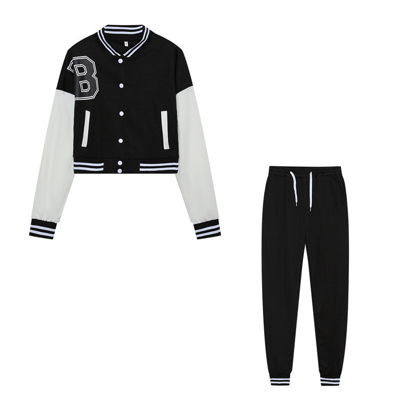 Sporty set for women consisting of a cropped jacket and jogging pants Chic und Stil
