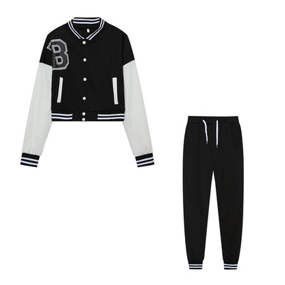 Sporty set for women consisting of a cropped jacket and jogging pants Chic und Stil
