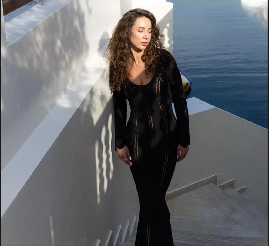 Robe maxi en tricot pour femmes avec un motif ajouré raffiné et un profond décolleté en V Chic und Stil