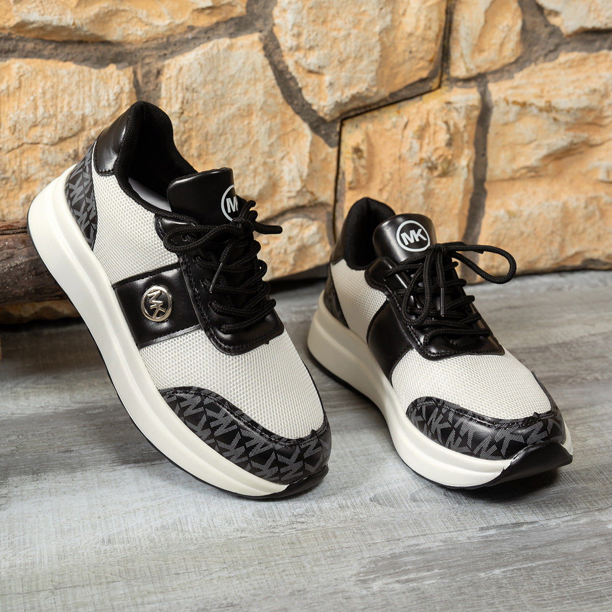 Baskets de sport pour femmes avec surface en maille respirante et semelle confortable Chic und Stil