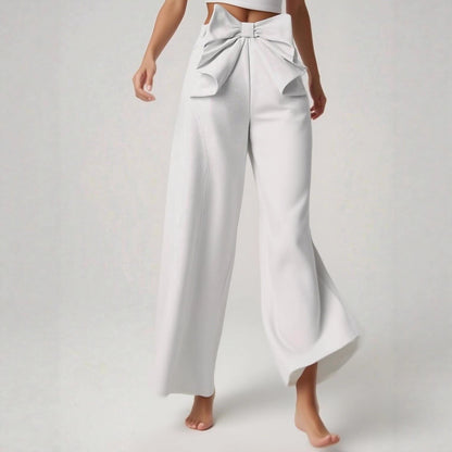 Culottes larges pour femmes avec un détail de nœud frappant Chic und Stil