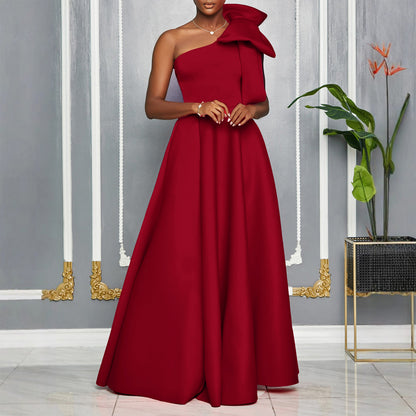 Robe maxi femme avec coupe asymétrique et élégante boucle Chic und Stil