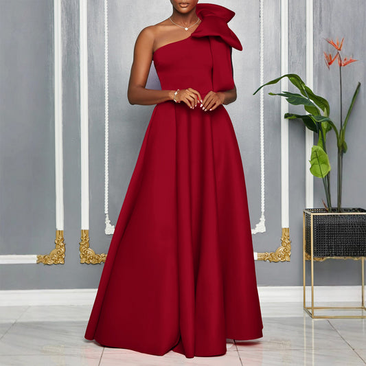 Robe maxi femme avec coupe asymétrique et élégante boucle Chic und Stil