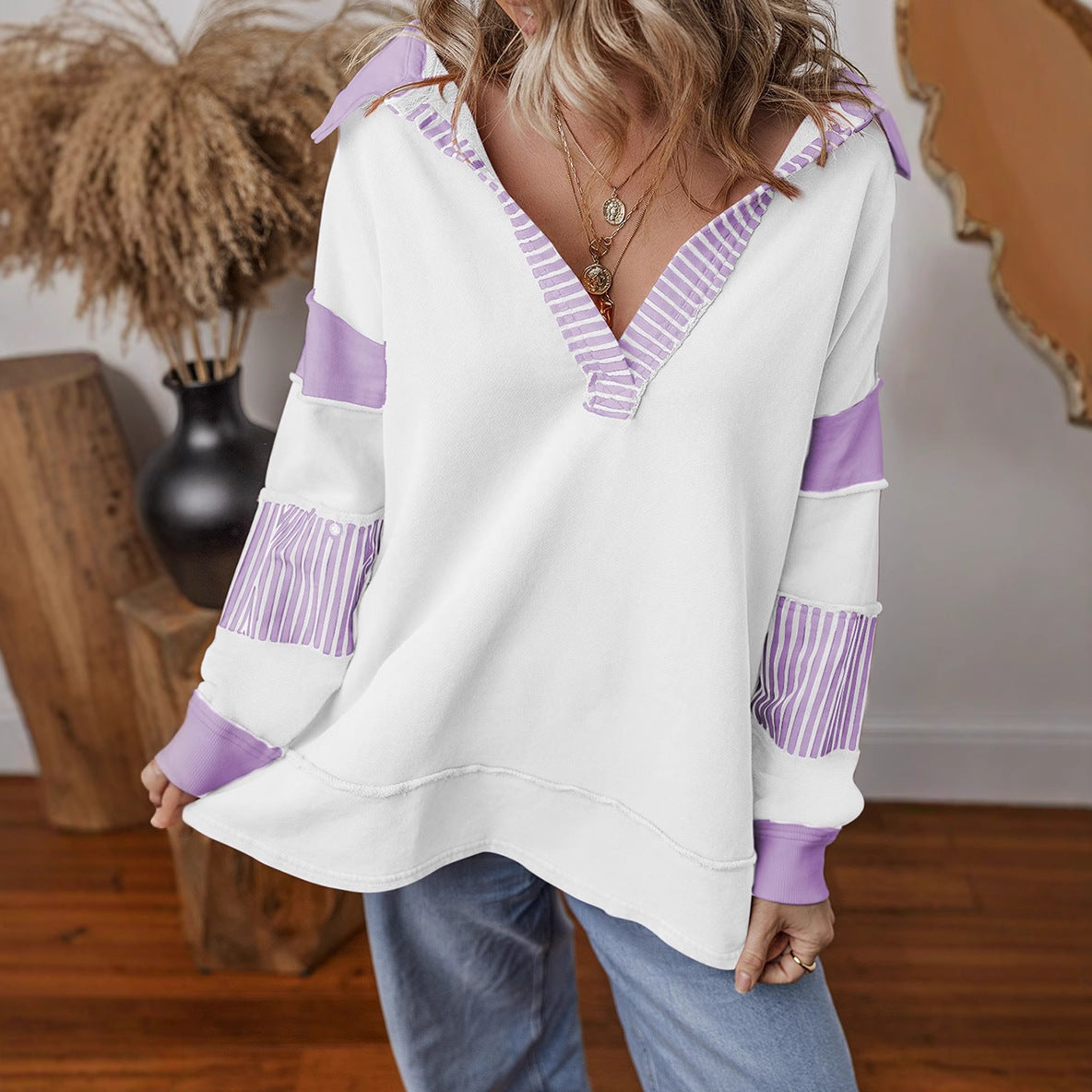Pull confortable pour femmes avec col de chemise et manches rayées Chic und Stil