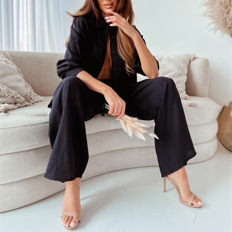 Lightweight two-piece women's set consisting of a shirt and pants with a knot at the waist Chic und Stil