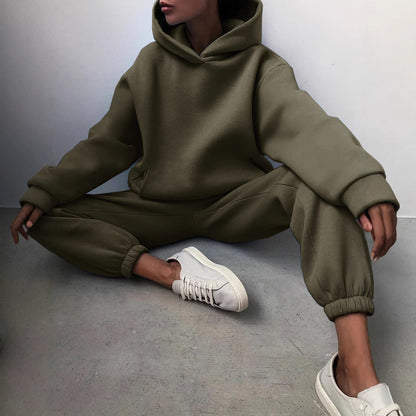 Sporty loungewear set for women with oversized hoodie and comfortable jogger pants Chic and Style