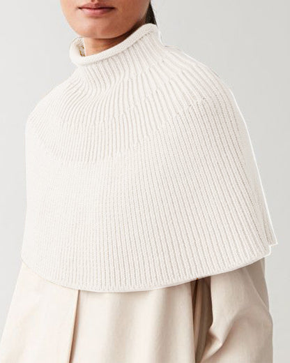 Cape en tricot pour dames avec col montant et fine structure en rib Chic und Stil