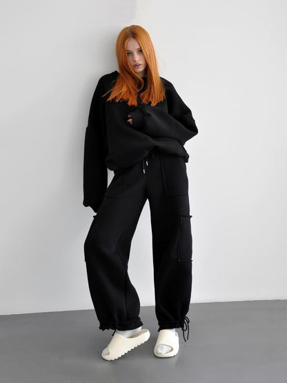 Women's oversized casual sweatshirt with raised collar and comfortable cargo pants Chic and Style