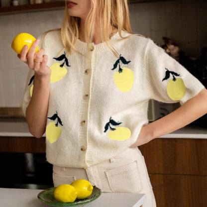 Veste tricotée pour femmes avec un design de citron joyeux et une coupe courte Chic und Stil