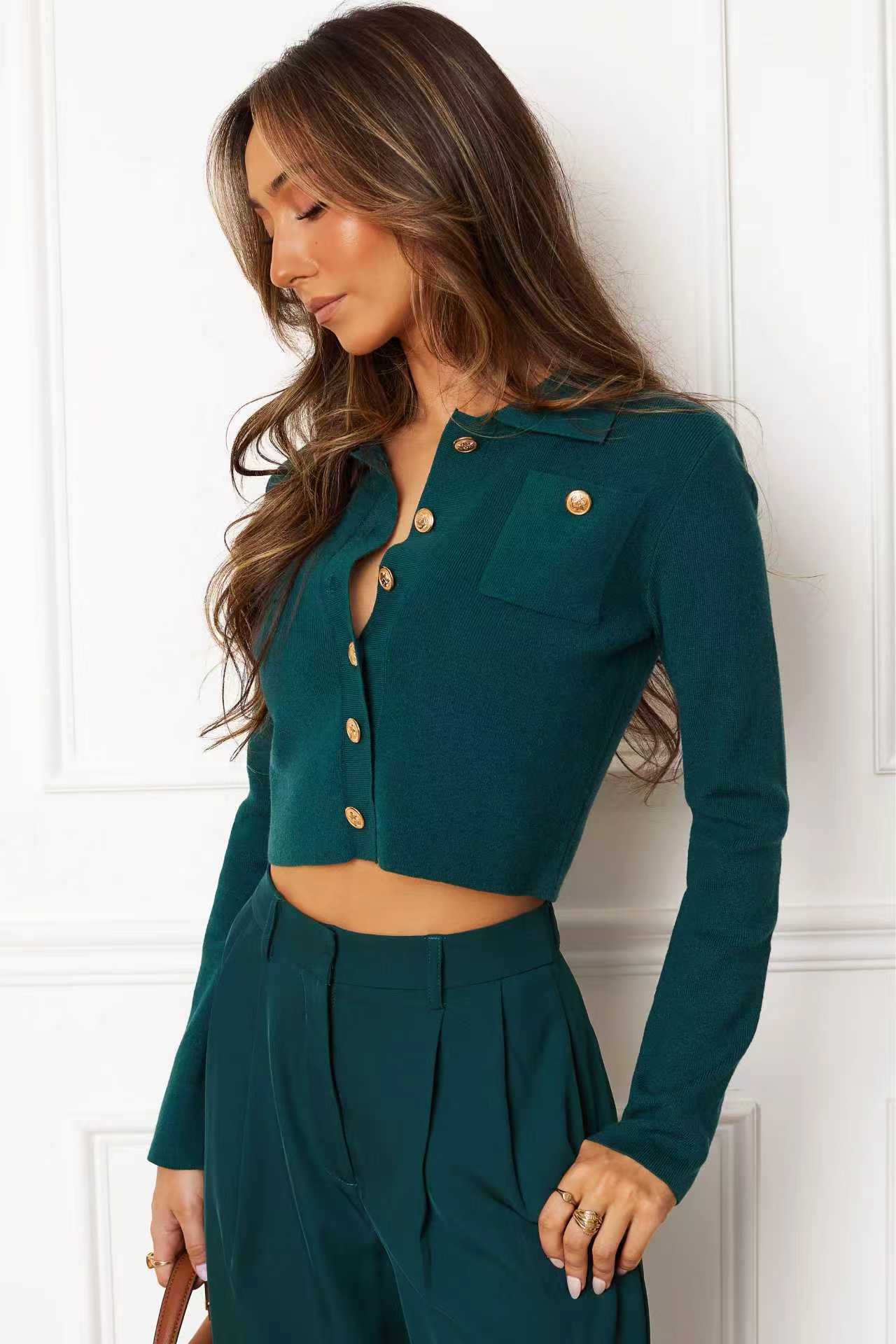 Blouse en tricot pour femmes avec des détails de boutons élégants Chic und Stil
