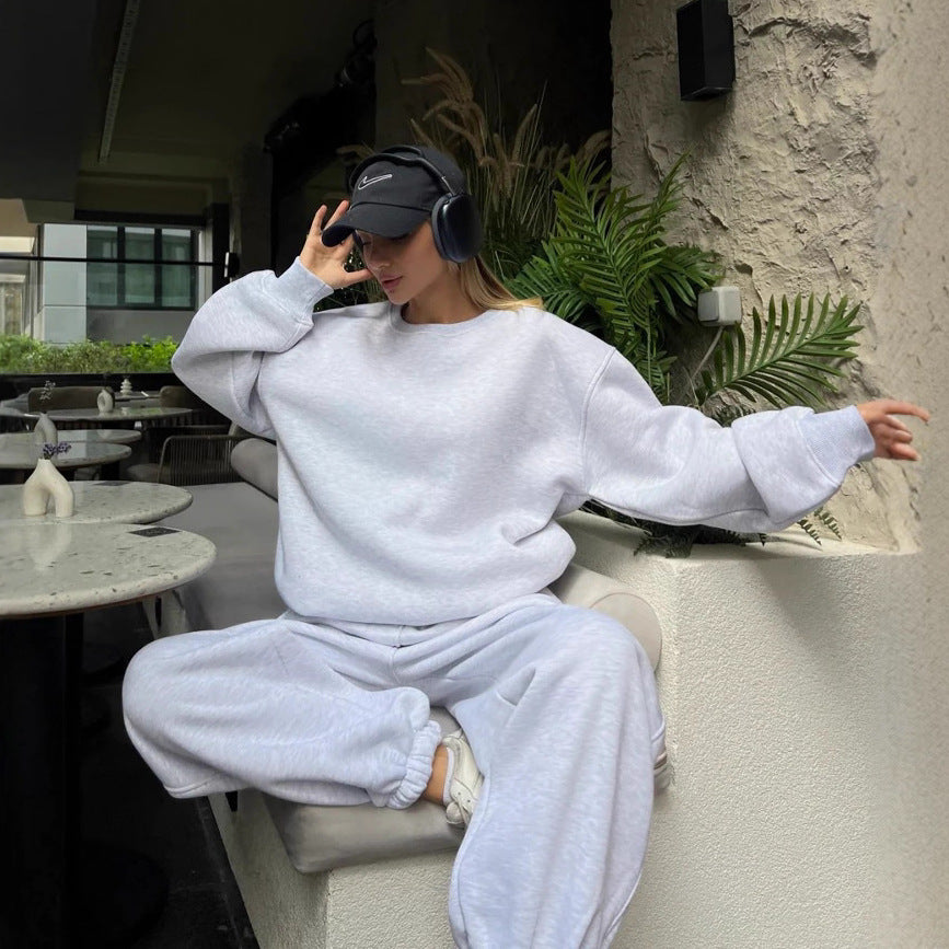 Oversized casual hoodie set for women and fitted jogger pants Chic und Stil
