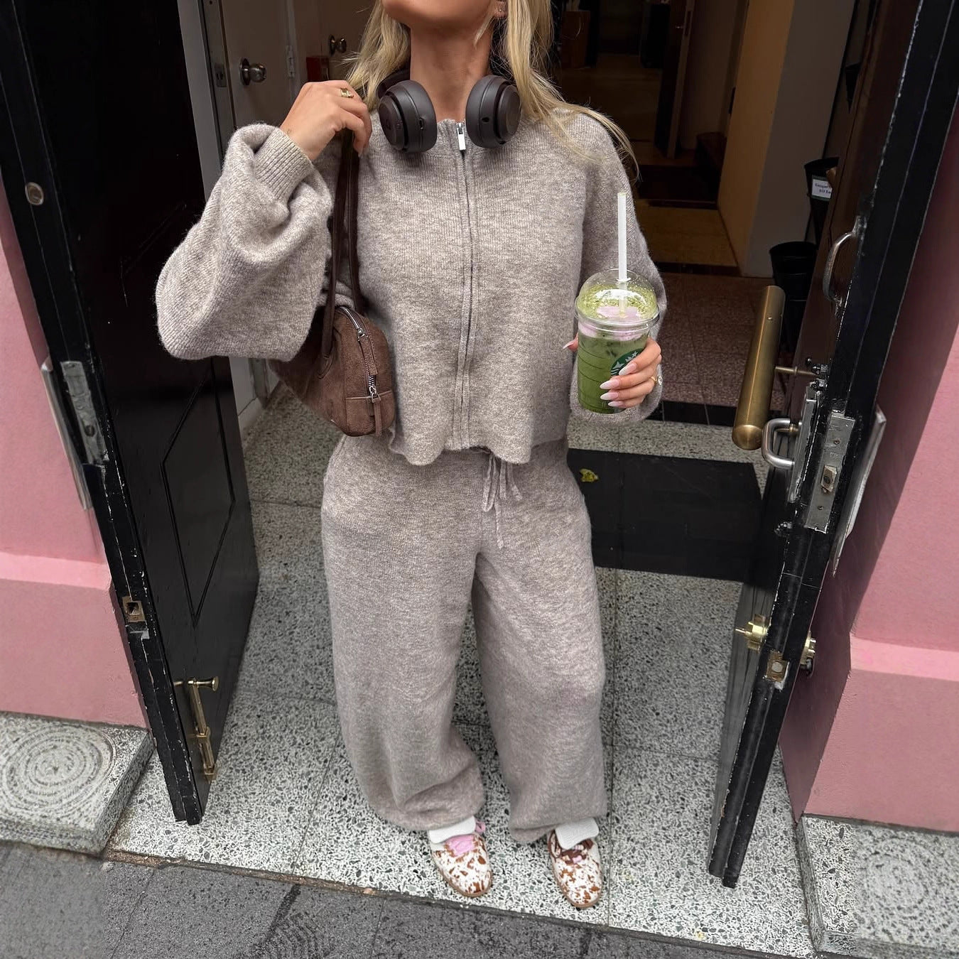 Women comfortable two-piece set with cropped sweatshirt and wide pants Chic and Style