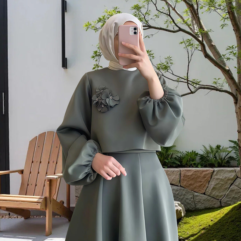 Dames Élégante Robe Maxi avec Manches Bouffantes et Détail Floral Décoratif Chic und Stil
