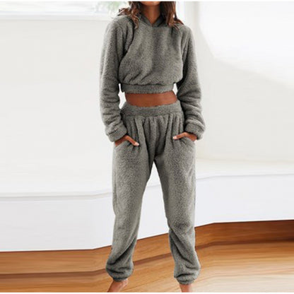 Cozy women's lounge set in soft fleece Chic und Stil