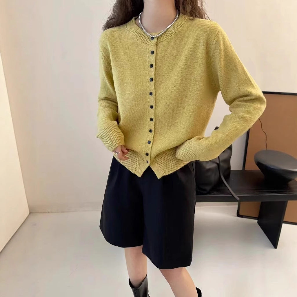 Cardigan à boutons élégant pour femmes en laine de haute qualité Chic und Stil