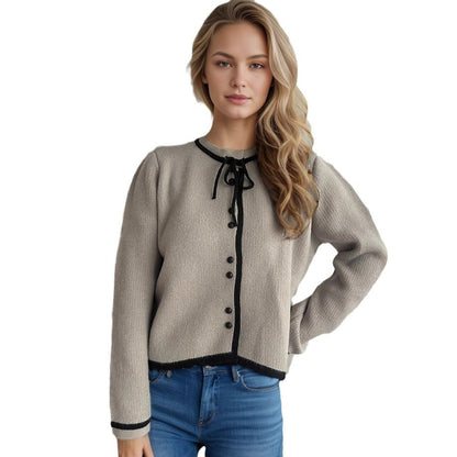 Dames pull en laine douillet avec détails décoratifs de boutons et fermeture à nouer Chic und Stil