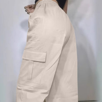 Cargo pants for women with elastic waistband and practical side pockets Chic and Style