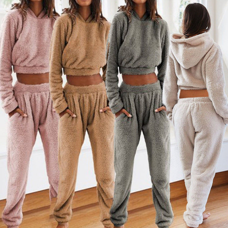 Cozy women's lounge set in soft fleece Chic und Stil