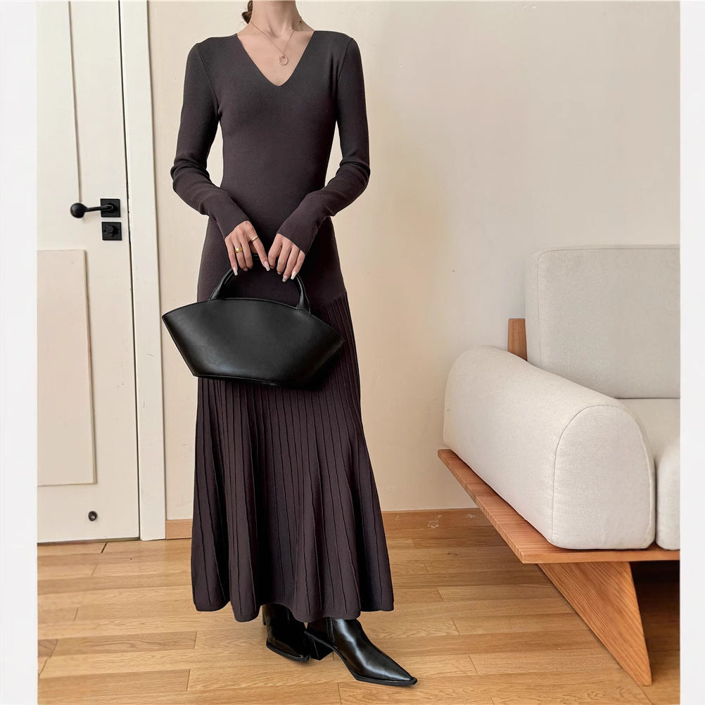 Robe maxi pour femme avec décolleté en V et design de jupe plissée Chic und Stil