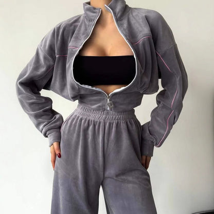 Sporty velvet jogging set for women with cropped hooded jacket and comfortable pants Chic and Style