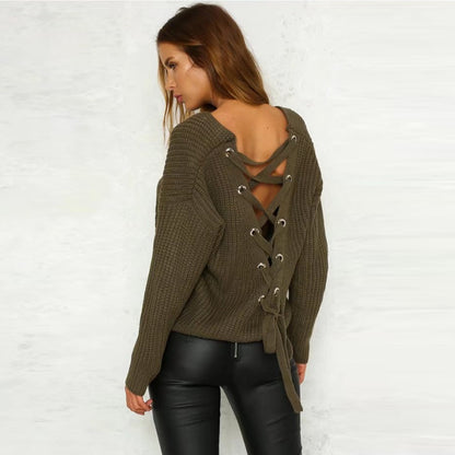 Pull femme avec un design unique à l'arrière et un lacet décoratif Chic und Stil