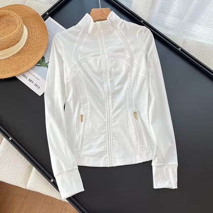 Veste de course sportive pour femmes avec col haut et matériau respirant Chic & Stil