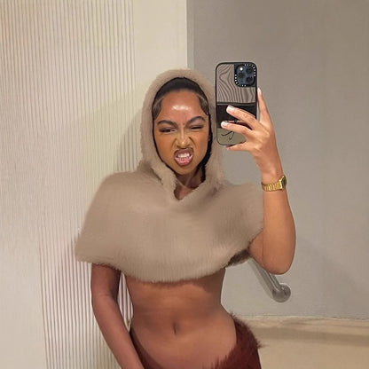 Dames Cape en fausse fourrure à capuche Chic und Stil