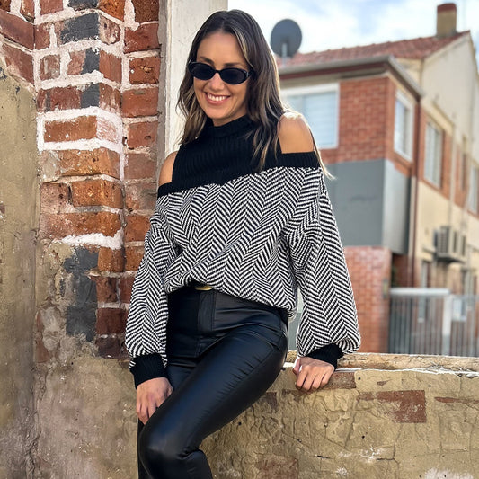 Pull femme à la mode avec design épaule dénudée et motif en zigzag Chic und Stil