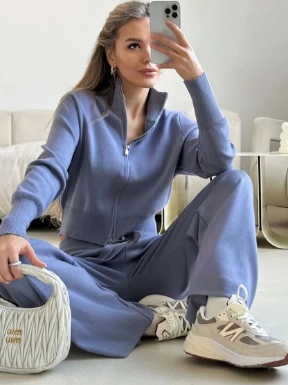 Women comfortable two-piece set with cropped sweatshirt and wide pants Chic and Style