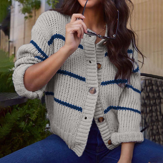 Veste en tricot pour femmes avec des rayures décontractées et des boutons pratiques Chic und Stil