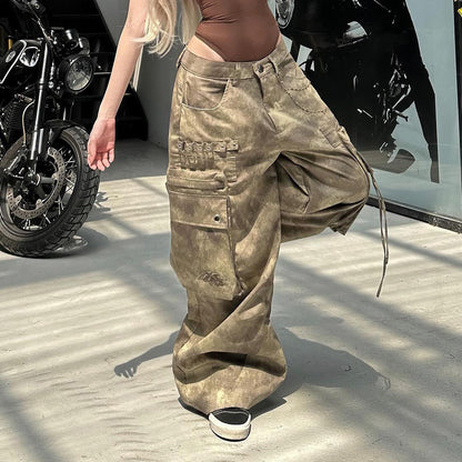 Women's stylish cargo pants with a relaxed fit and practical pockets Chic and Style