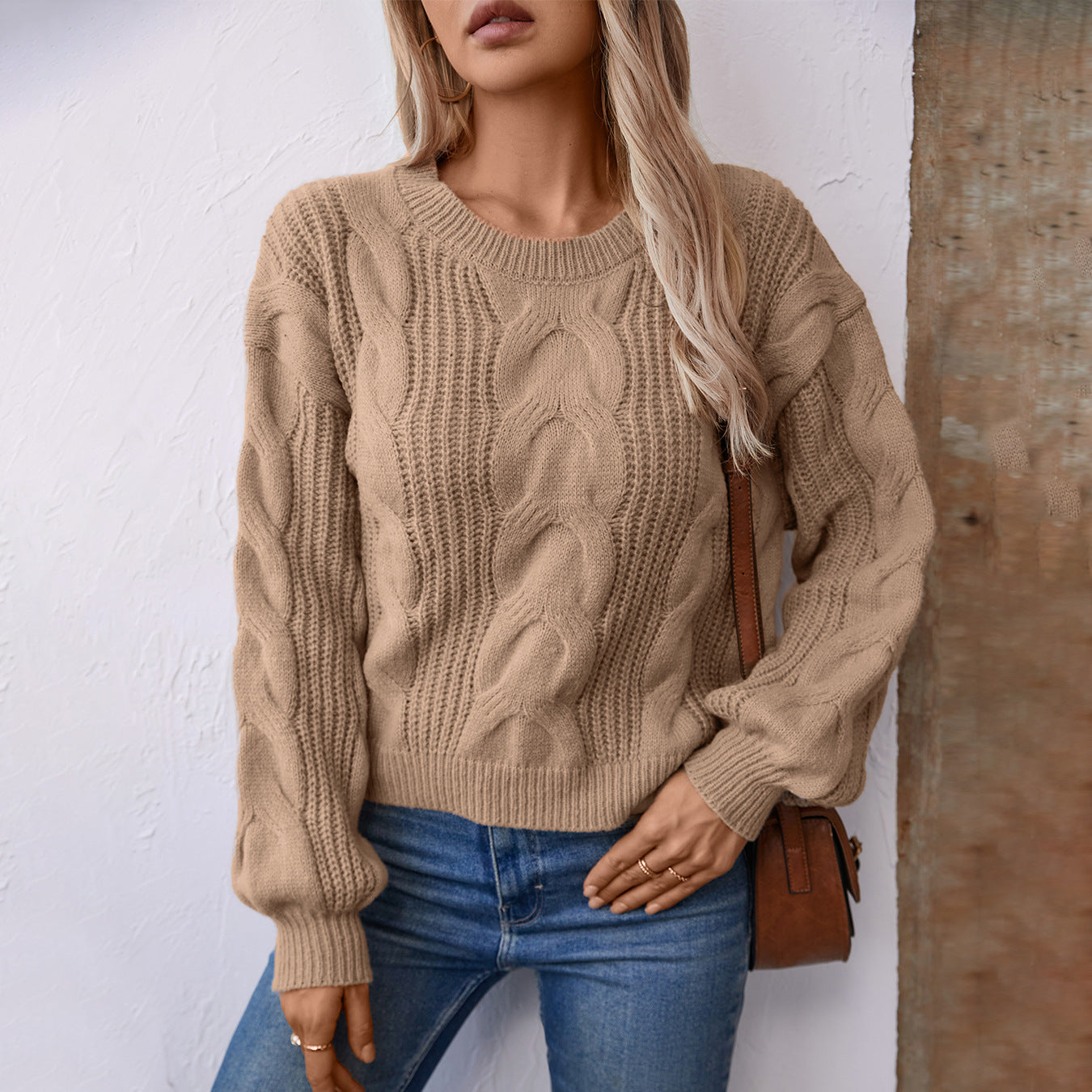 Pull femme en grosse maille avec des manches volumineuses et motif en torsades Chic und Stil