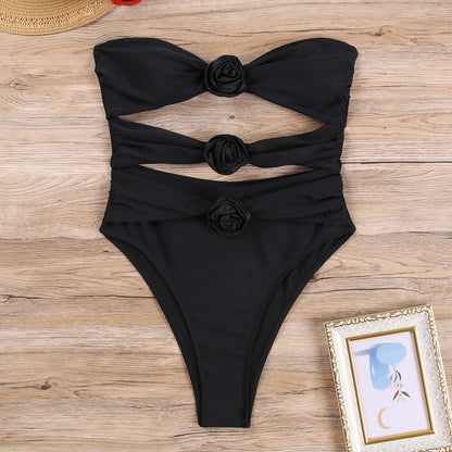 Maillot de bain une pièce pour femmes avec un froncé raffiné et de délicates applications de fleurs Chic und Stil