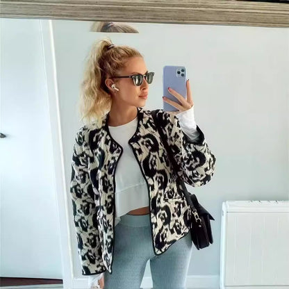 Chemise overshirt à carreaux pour femmes avec des détails contrastants et une coupe décontractée Chic und Stil