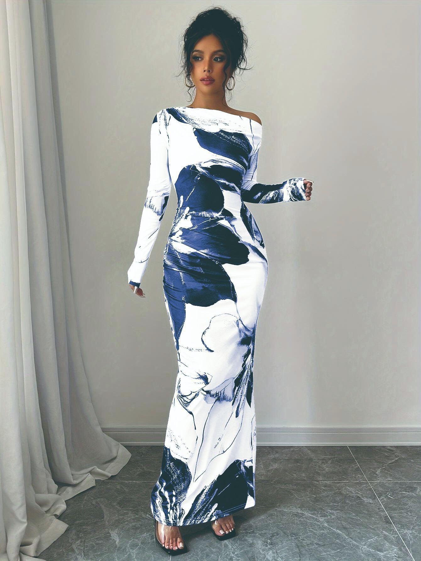 Dames Élégant Robe Maxi avec décolleté asymétrique et design floral Chic und Stil