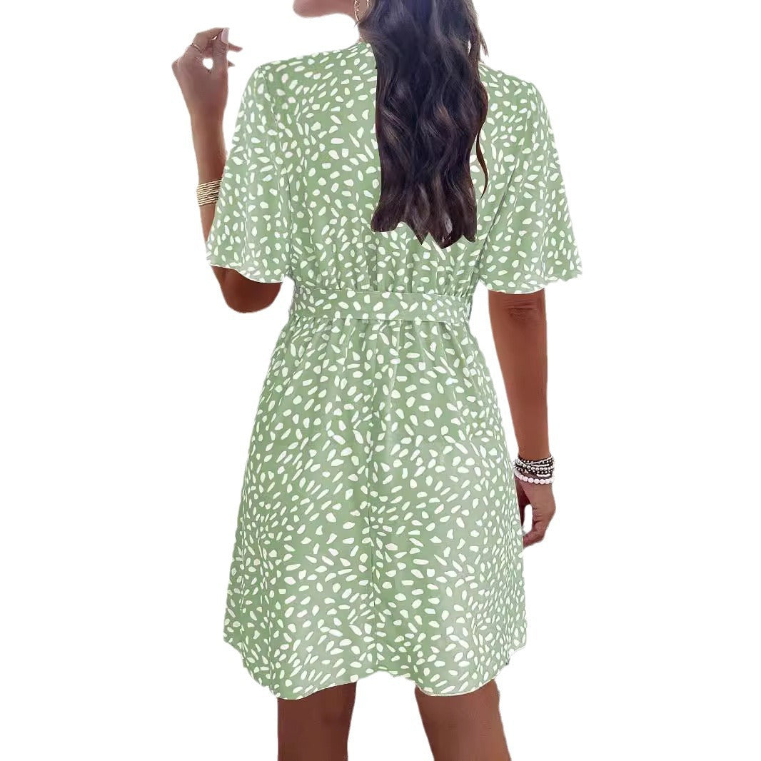 Robe enveloppante pour femmes avec des motifs floraux et une coupe flatteuse Chic und Stil