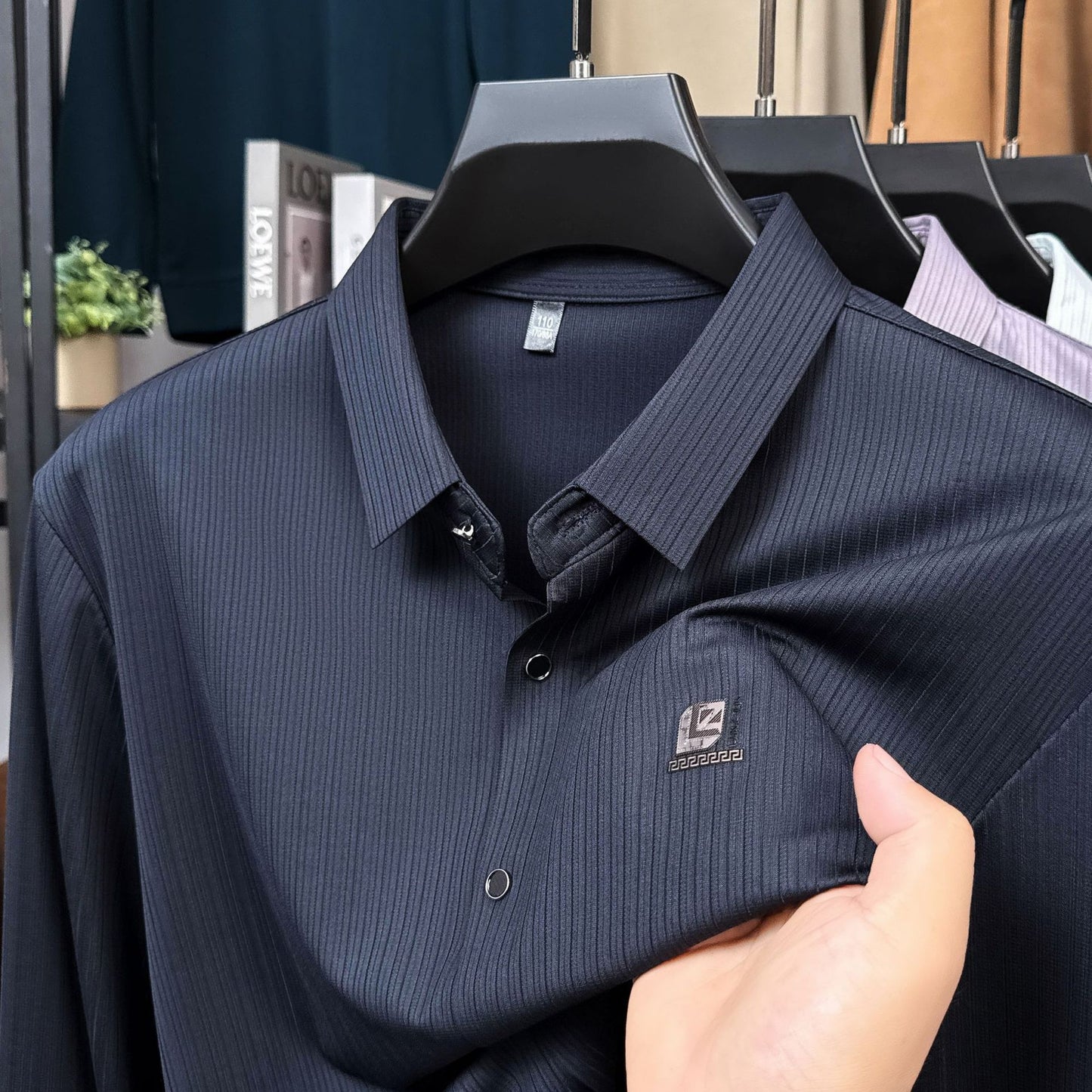 Chemise élégante pour hommes avec un design texturé et des accents modernes Chic und Stil