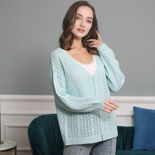 Cardigan tricot féminin avec motif ajouré aérien et décolleté en V Chic und Stil