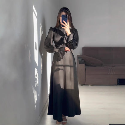 Femmes Robe maxi élégante avec des manches bouffantes voluminaires et une surface en satin de haute qualité Chic und Stil