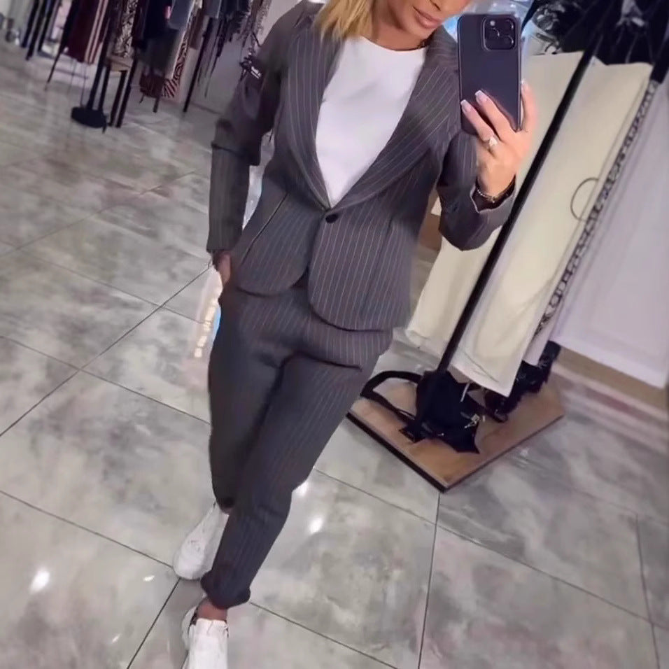 Dames Ensemble blazer-pantalon élégant avec de fines rayures Chic und Stil