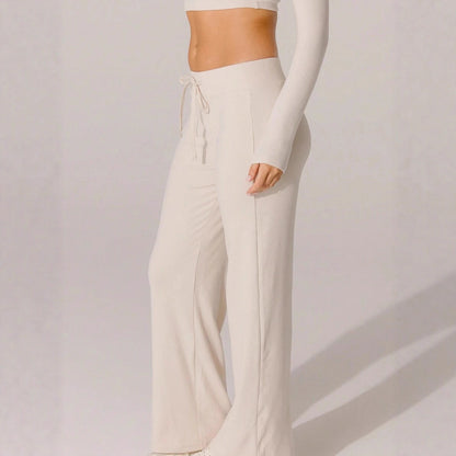 Chic and Style women's wide leisure pants with elastic waistband and tie belt