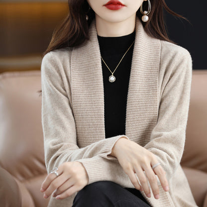 Cardigan pour femmes avec des structures de côtes élégantes et une coupe ouverte Chic und Stil