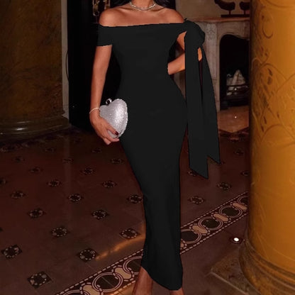 Robe maxi élégante off-shoulder pour femmes avec une coupe sculptante et un ourlet flottant Chic und Stil